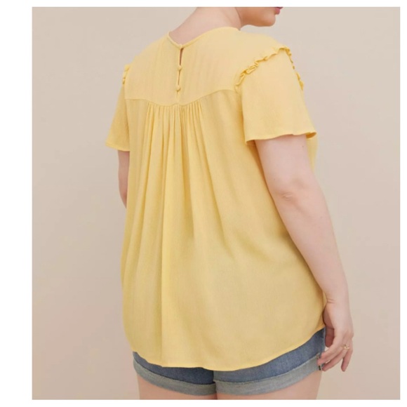 Torrid Crinkle Gauze Daisy Crochet Trim Top Size 4X Yellow Floral Flutter Sleeve - Picture 3 of 16